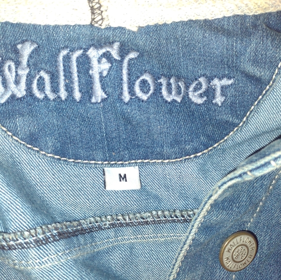 Wallflower - Picture 2 of 2